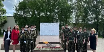 Борисовские школьники несут Вахту Памяти на Посту №1